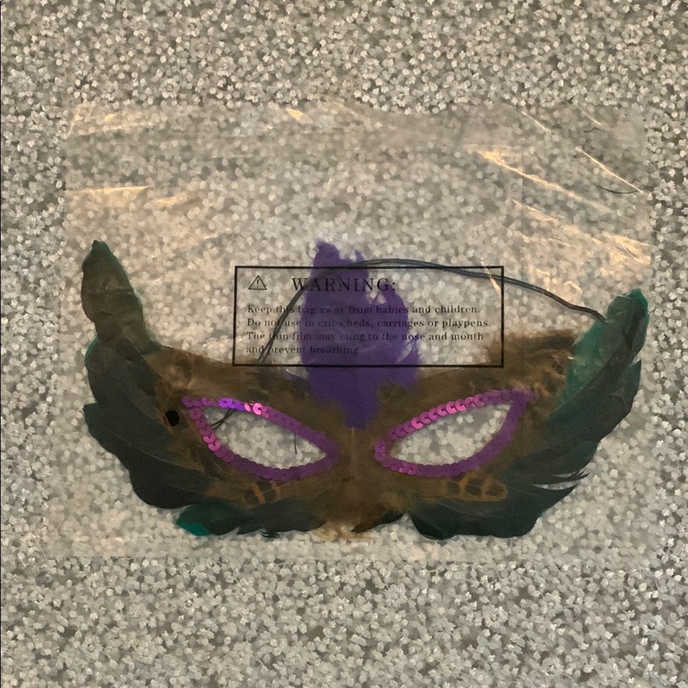Oriental Trading Co NIP Feathered Masquerade Mask with Purple Accents